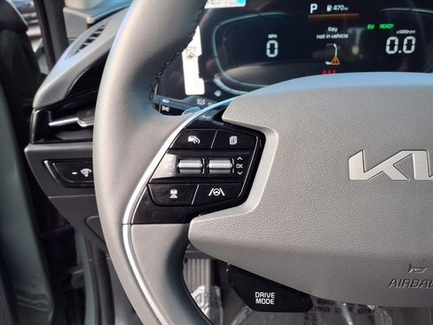 Certified 2025 Kia Niro EX image 16