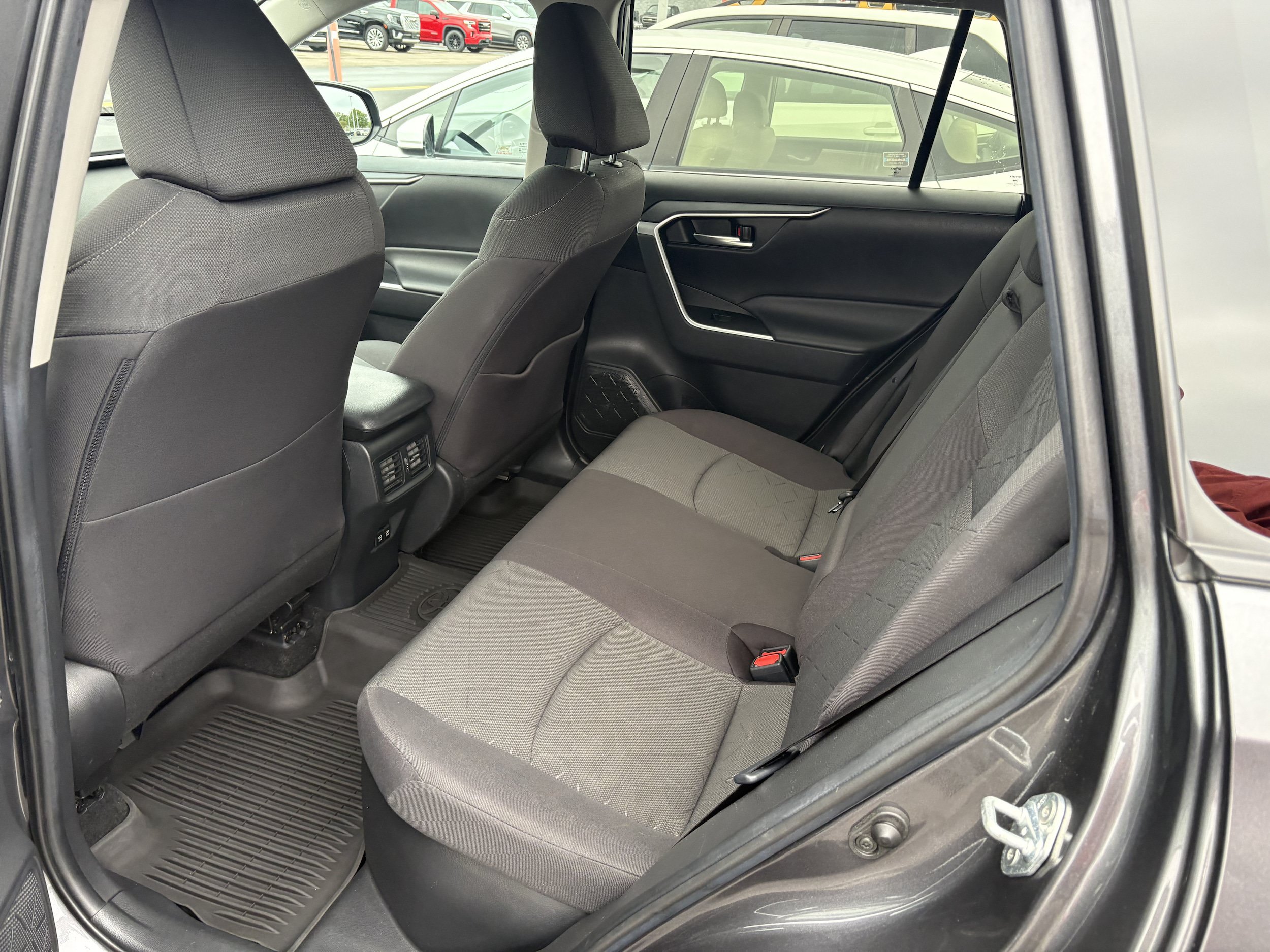 Used 2021 Toyota RAV4 XLE w/ Convenience Package AWD/4WD image 7