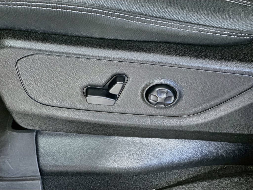 Used 2019 RAM 1500 Big Horn RWD image 21