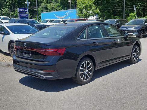 New 2026 Volkswagen Jetta SE FWD image 2