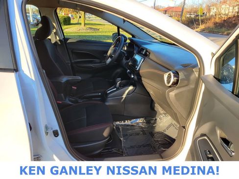 Used 2022 Nissan Versa SR w/ Convenience Package image 47