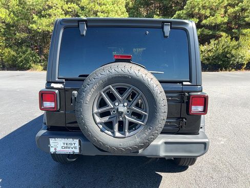 Used 2024 Jeep Wrangler Sport S image 6