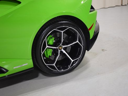 Used 2020 Lamborghini Huracan EVO image 7