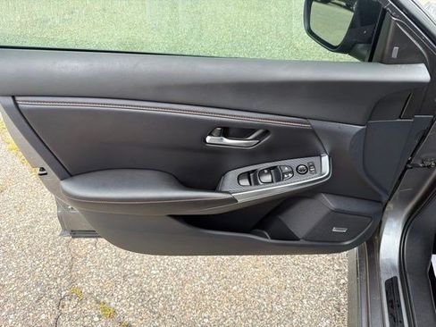 Used 2023 Nissan Sentra SR w/ SR Premium Package FWD image 11