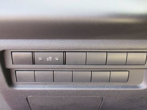 Used 2023 Mitsubishi Outlander ES FWD image 29