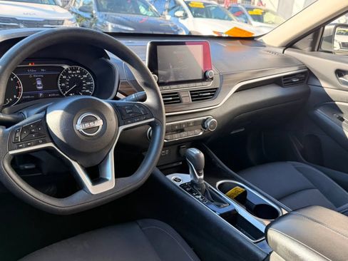 Used 2024 Nissan Altima 2.5 SV FWD image 17