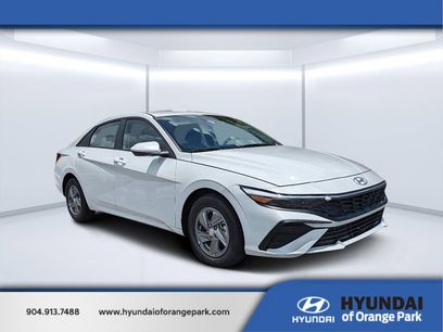 New 2025 Hyundai Elantra SE