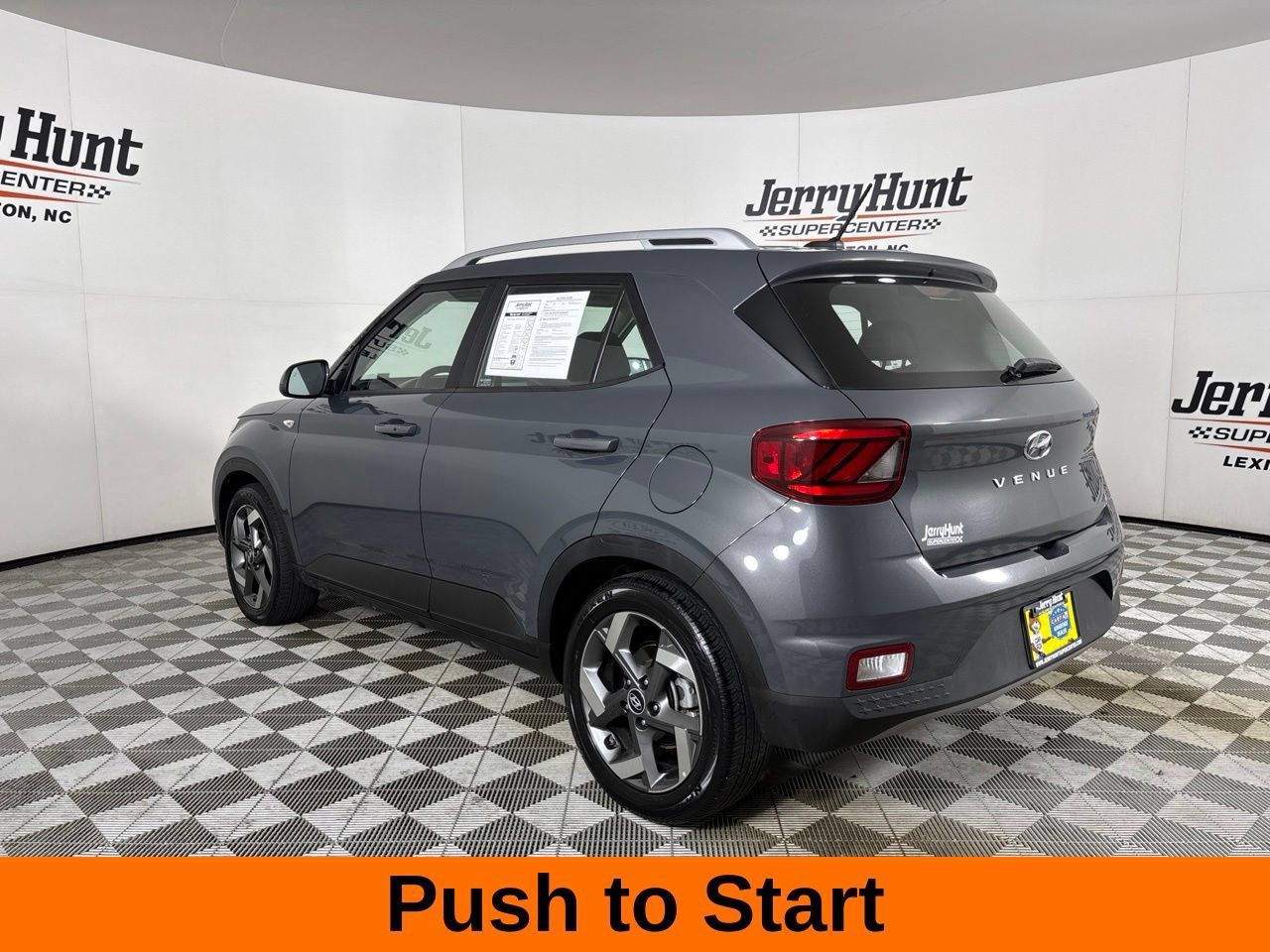 Used 2025 Hyundai Venue SEL FWD image 9