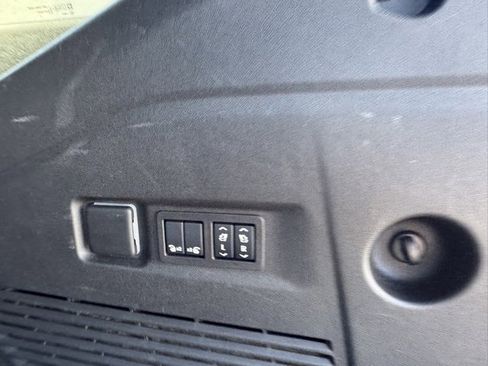 Used 2024 Chevrolet Suburban High Country w/ Advanced Technology Package image 35