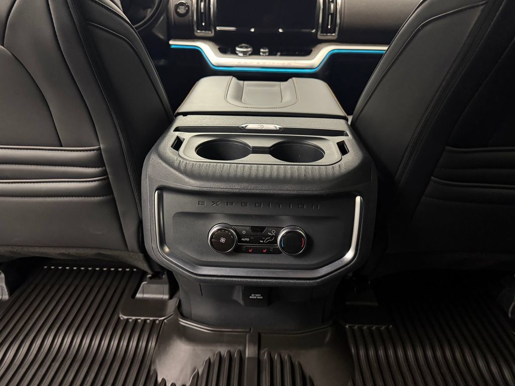 Used 2025 Ford Expedition Tremor AWD/4WD image 29
