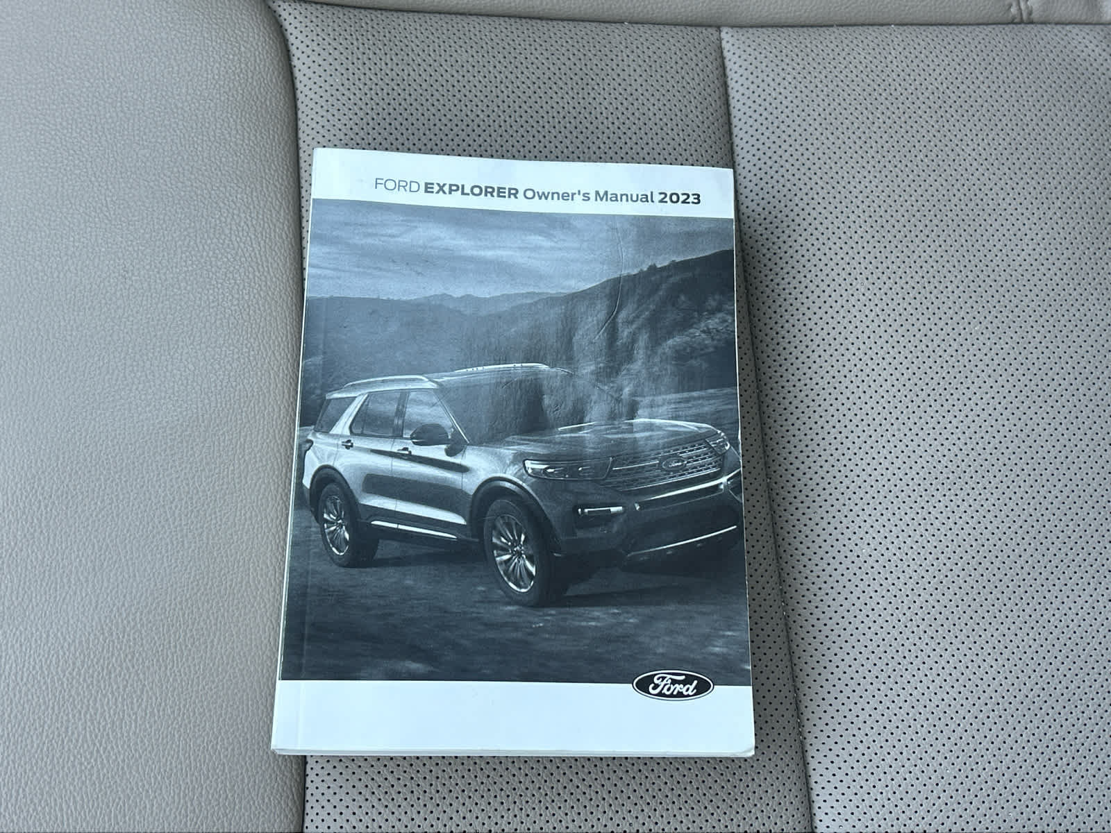 Used 2023 Ford Explorer Limited w/ Equipment Group 301A AWD/4WD image 61
