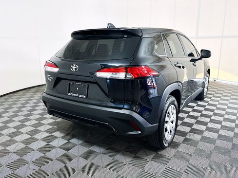 Used 2025 Toyota Corolla Cross L FWD image 3