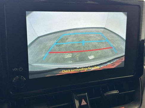 Used 2025 Toyota Corolla LE FWD image 24