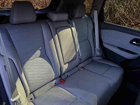 Used 2023 Nissan Rogue SV image 24