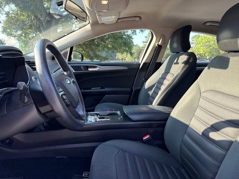 Used 2017 Ford Fusion SE w/ Fusion SE Technology Package FWD image 11