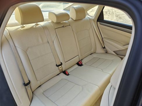 Used 2015 Volkswagen Passat TDI SE image 12