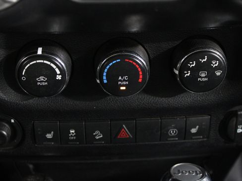 Used 2016 Jeep Wrangler Unlimited Sahara w/ Max Tow Package AWD/4WD image 14