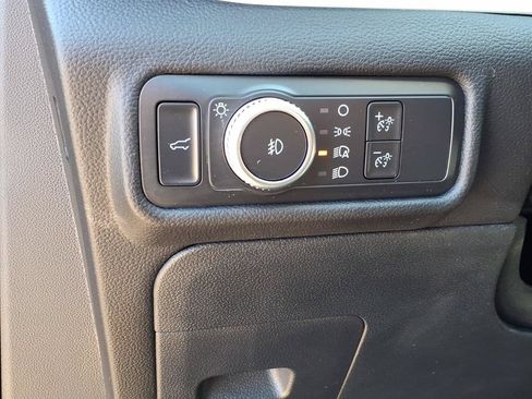 Used 2021 Ford Explorer XLT w/ Equipment Group 202A AWD/4WD image 19