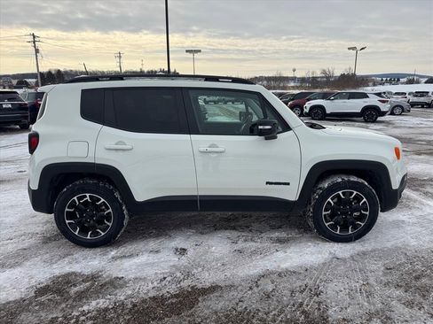 Used 2023 Jeep Renegade Latitude image 2