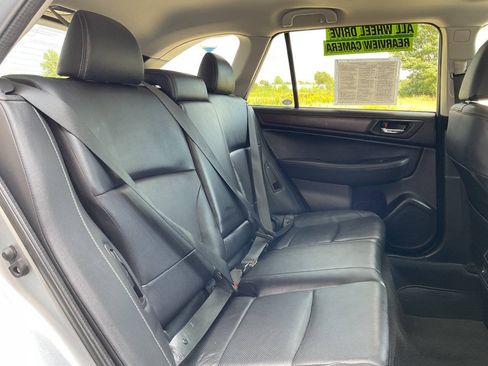Used 2016 Subaru Outback 2.5i Limited AWD/4WD image 41