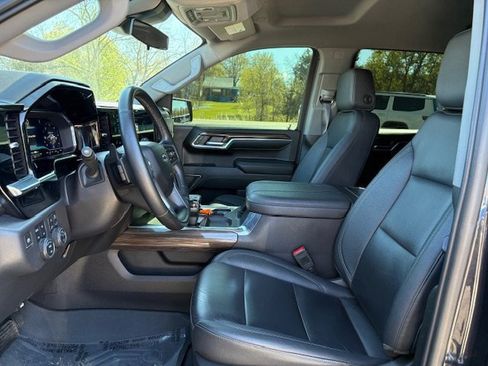 Used 2024 Chevrolet Silverado 1500 LT Trail Boss w/ LT Trail Boss Premium Package image 12