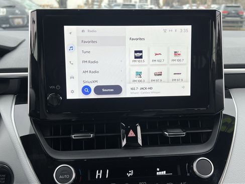 Used 2025 Toyota Corolla SE image 16