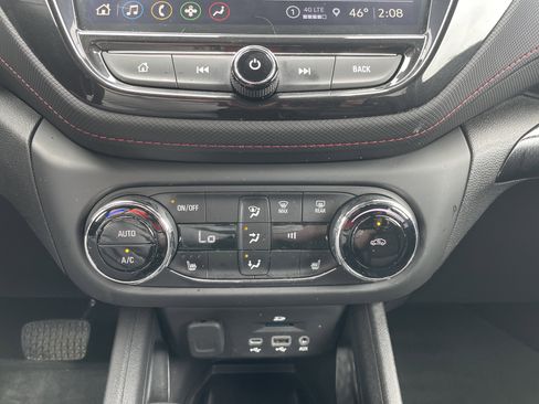 Used 2022 Chevrolet TrailBlazer RS w/ Technology Package image 39