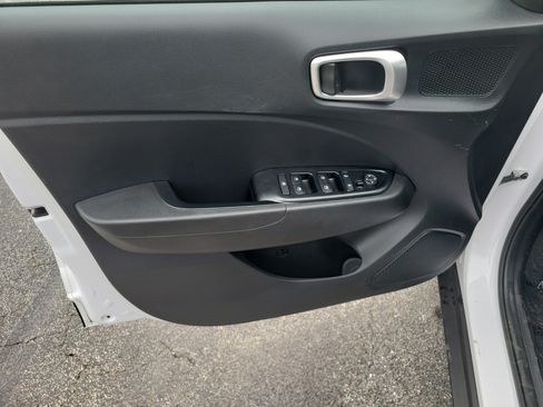Used 2021 Hyundai Venue SEL FWD image 21