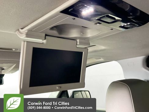 Used 2017 Chevrolet Suburban LT image 32