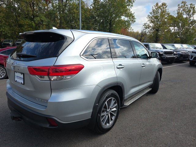 Used 2019 Toyota Highlander XLE AWD/4WD image 26