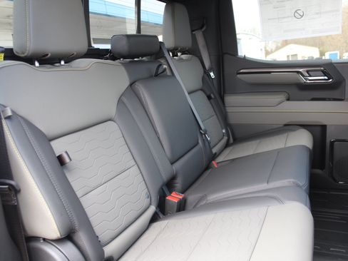 New 2026 Chevrolet Silverado 1500 ZR2 image 17