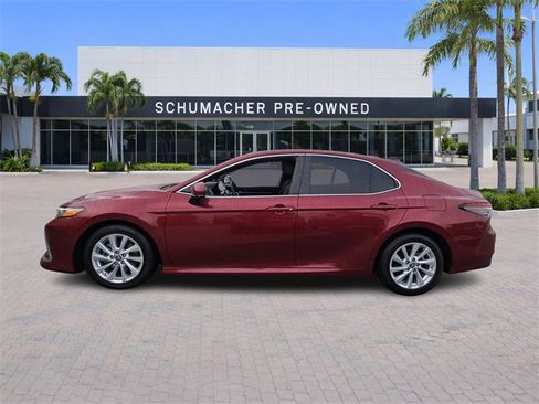 Used 2021 Toyota Camry LE image 4