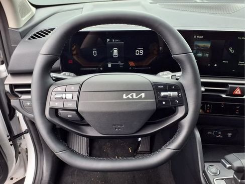 New 2026 Kia Sportage LX FWD image 8