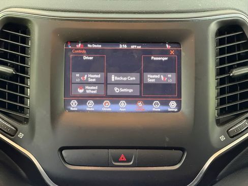 Used 2020 Jeep Cherokee Latitude w/ Cold Weather Group image 10