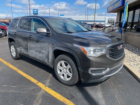 Used 2019 GMC Acadia SLE image 1