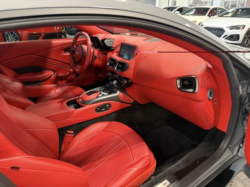 Used 2019 Aston Martin V8 Vantage Coupe RWD image 9