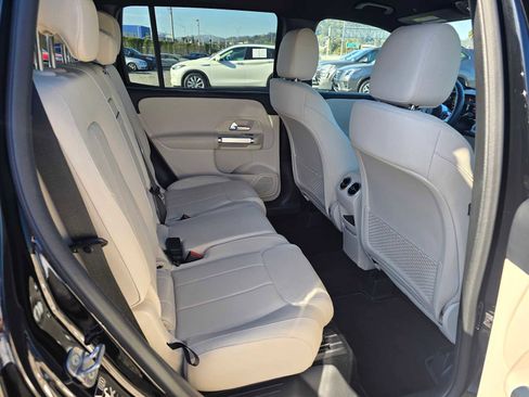 Used 2025 Mercedes-Benz GLB 250 4MATIC image 13
