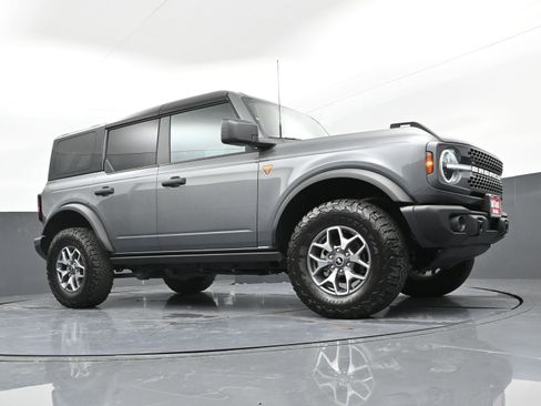 Used 2025 Ford Bronco Badlands image 30