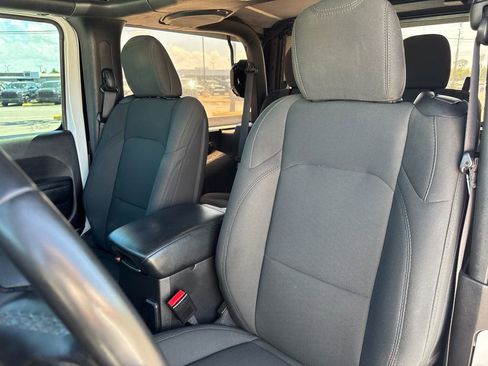 Used 2022 Jeep Wrangler Sport S image 12