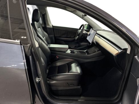 Certified 2021 Tesla Model Y Long Range AWD/4WD image 13