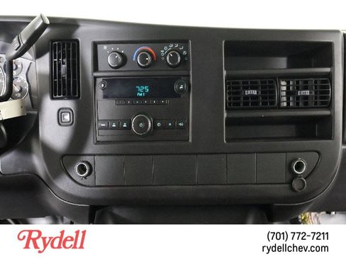 Used 2010 Chevrolet Express 3500 image 19