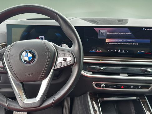 Used 2025 BMW X5 xDrive50e AWD/4WD image 17