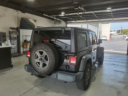 Used 2018 Jeep Wrangler Unlimited Sport S AWD/4WD image 5