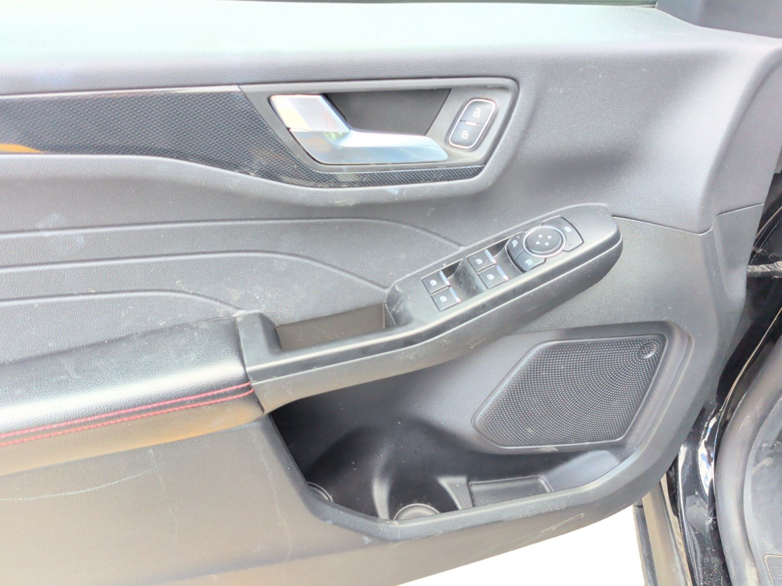 Certified 2025 Ford Escape ST-Line AWD/4WD image 10