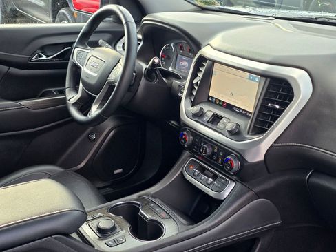 Used 2023 GMC Acadia SLT image 32