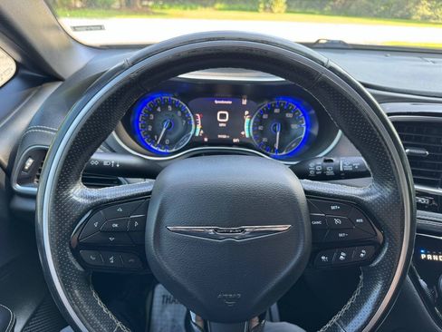 Used 2019 Chrysler Pacifica Limited w/ Advanced Safetytec Group FWD image 25