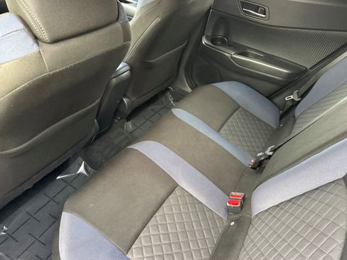 Used 2021 Toyota C-HR XLE FWD image 4