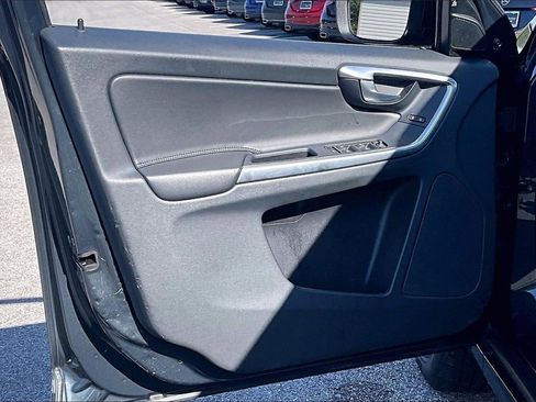 Used 2016 Volvo XC60 T5 Premier w/ Protection Package image 17