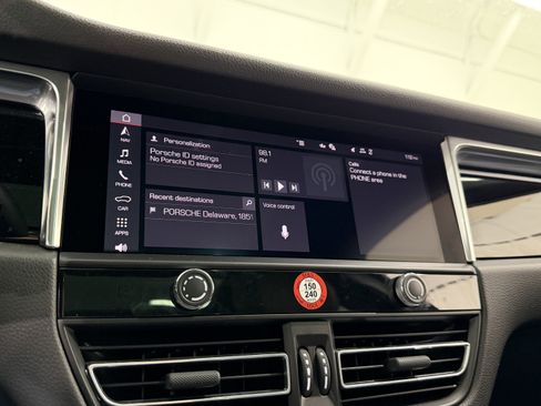 Certified 2025 Porsche Macan image 41