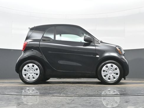Used 2016 smart fortwo passion image 26